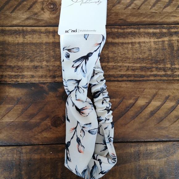 Accessory Lot - Picture 7 of 10